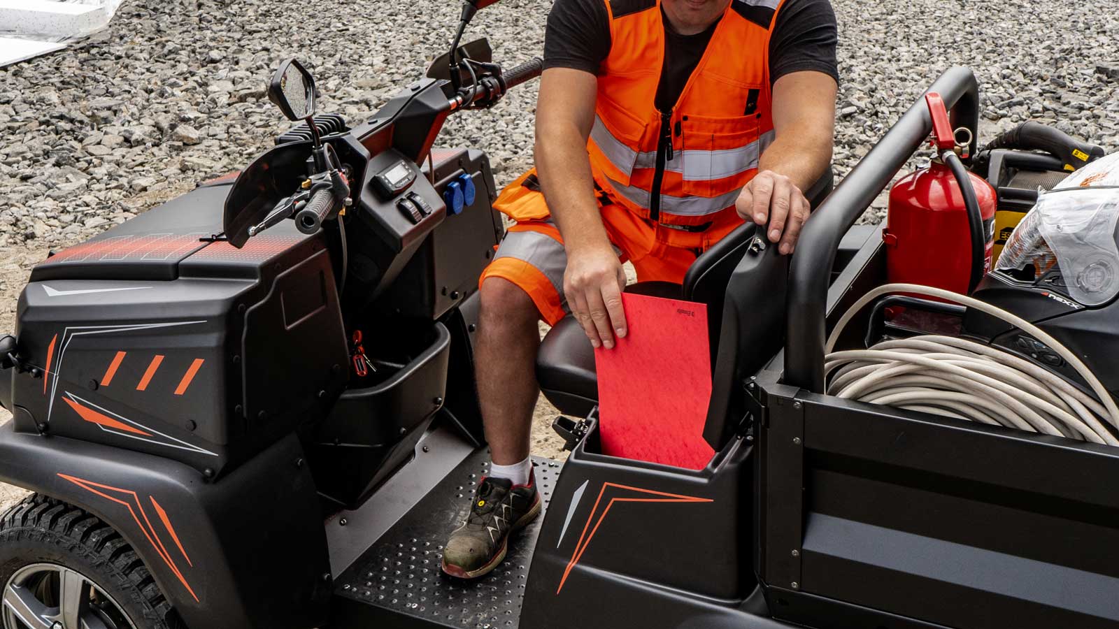 practical side pockets that are lockable