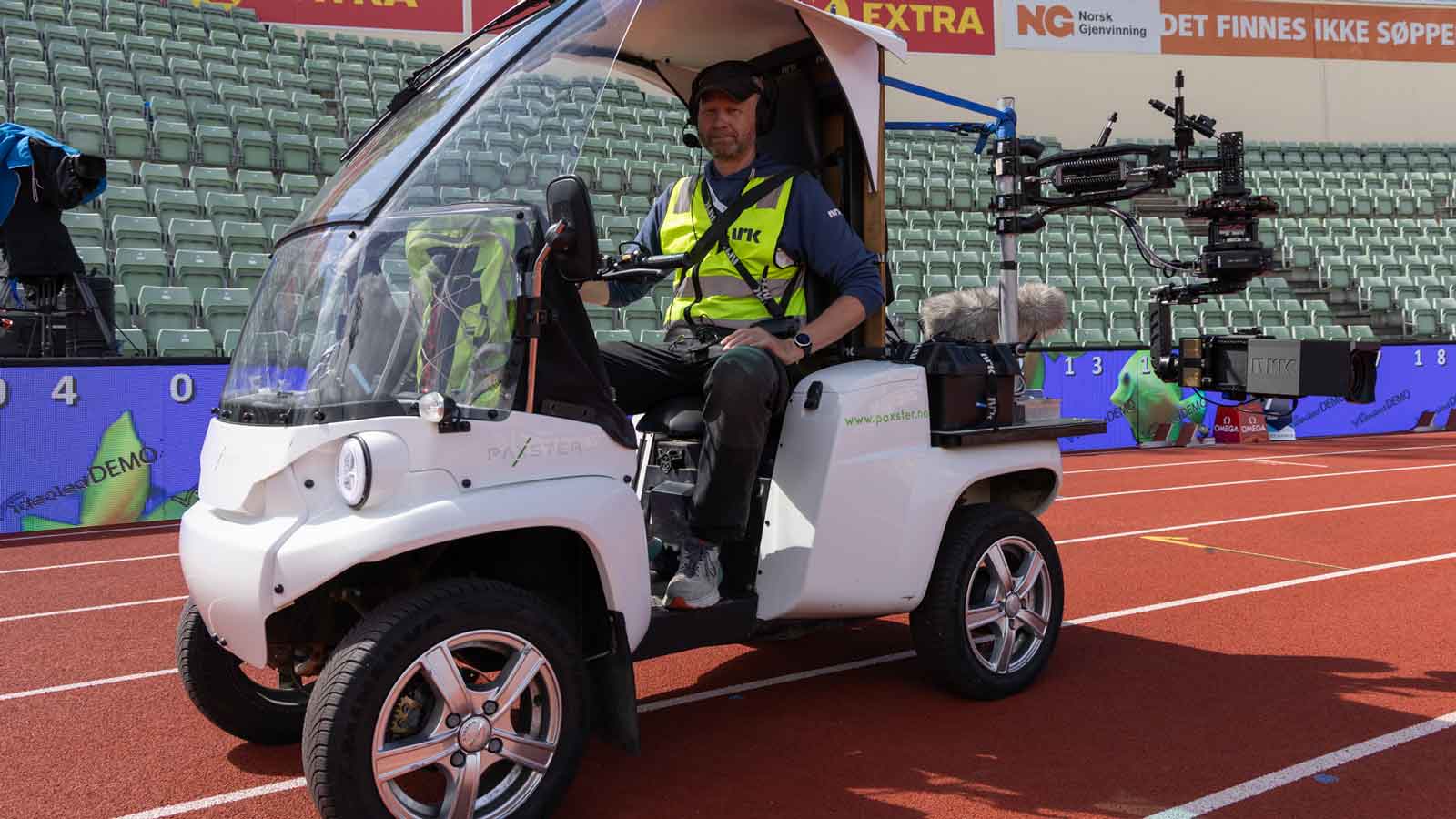 A happy cameraman behind the wheel of a Paxster at the Bislett Games.